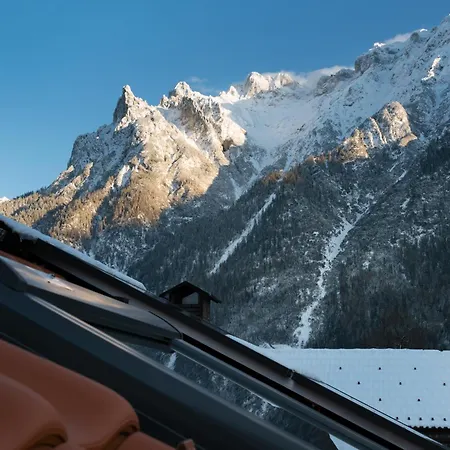 Karls - Design Mit Alpenblick & Tagesbar Im Herzen Von Mittenwald