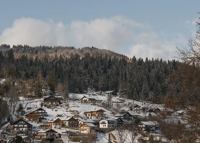 Karls - Design Mit Alpenblick & Tagesbar Im Herzen Von Mittenwald